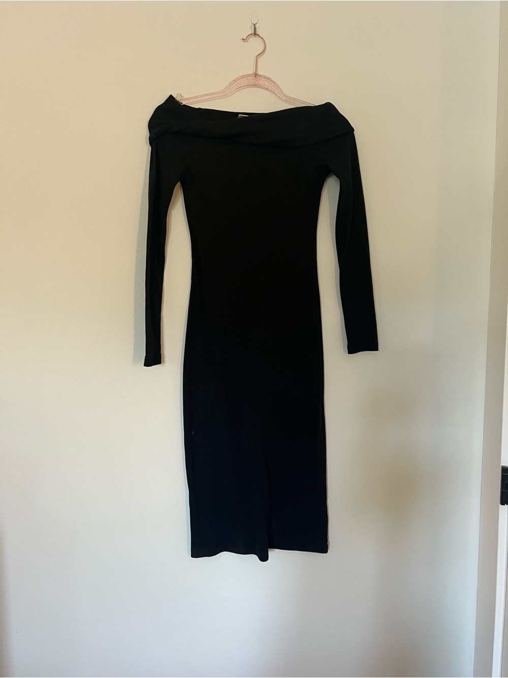 Universal Thread Black Off-Shoulder Long Sleeve Midi Dress